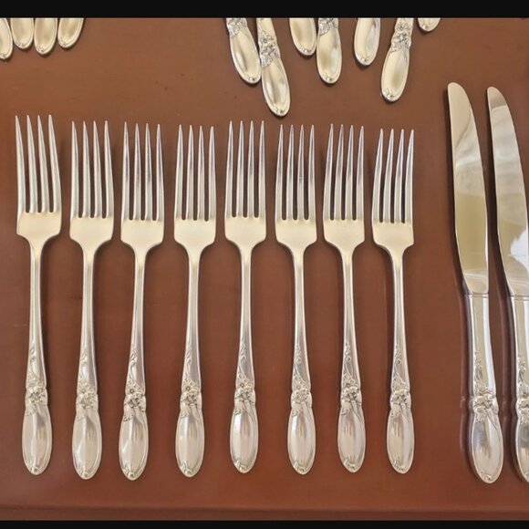 White Orchid Silverplated Flatware Set – Oneida Community Plate, 41 Pieces - Picture 2 of 6